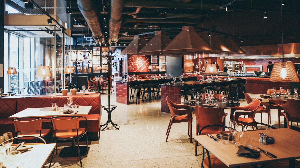 Accueil chaleureux et expérience client dans un restaurant